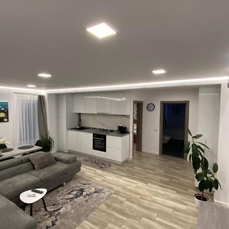 Lora Studio Apartment Suceava Exterior photo
